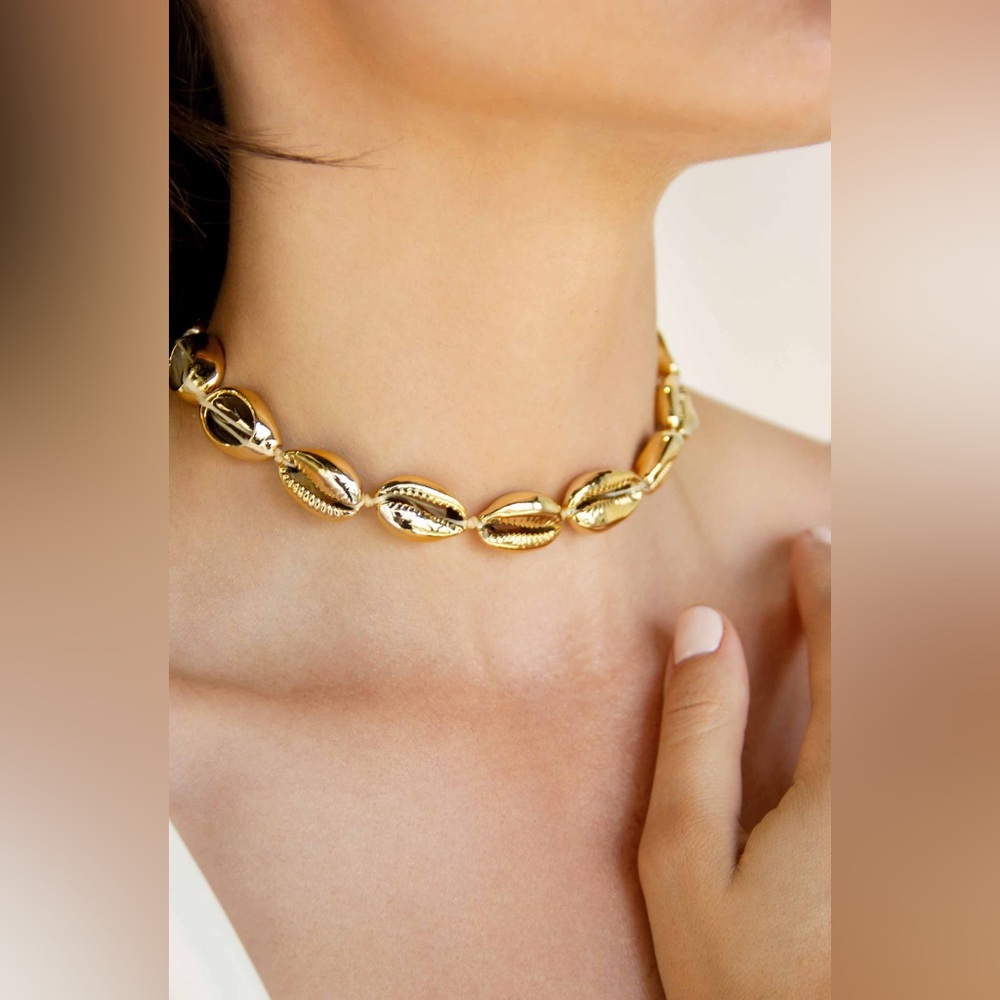Ettika Cowrie shell 18k gold plated Necklace - Picture 3 of 8